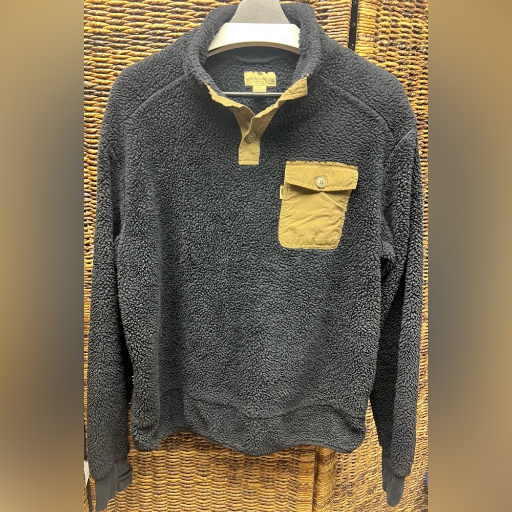 Buffalo Jackson- Mens Large, Black/Tan Pullover, Small hole on‎ front pocket